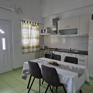Appartamento Marino, Povljana