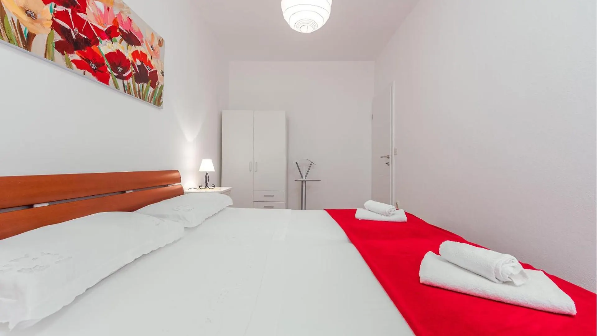2 Bedroom Amazing Apartment In Povljana
