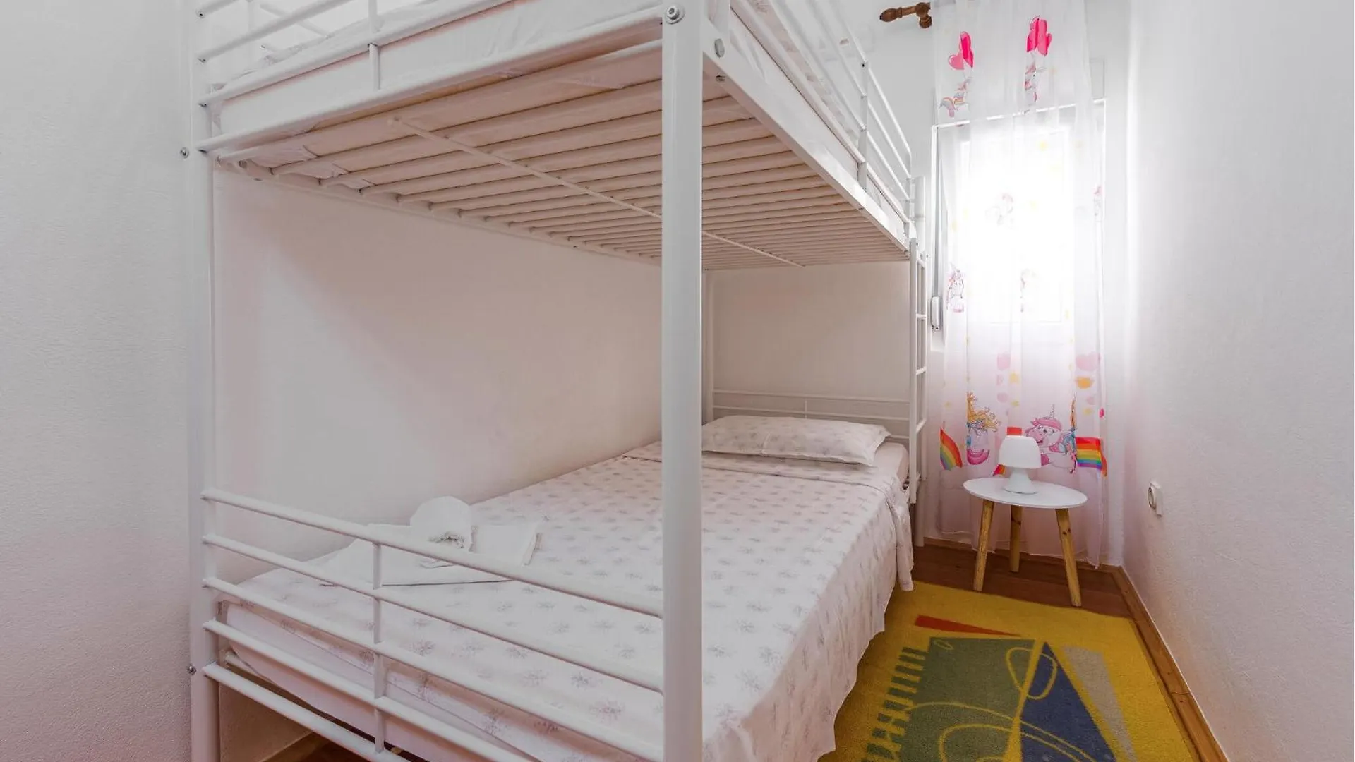 2 Bedroom Amazing Apartment In Povljana